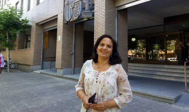 La presidenta de la Junta de Personal y delegada provincial de Justicia de UGT, Susana Rivada, ante el Palacio de Justicia de la capital berciana.