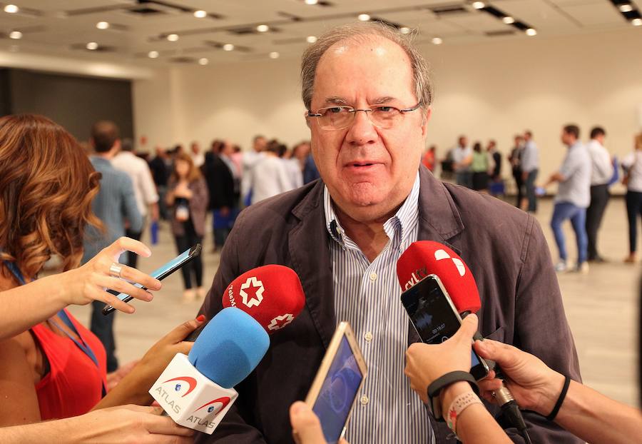 El presidente de la Junta, Juan Vicente Herrera, asiste a la inauguración del Congreso extraordinario del Partido Popular.