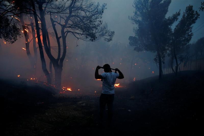 Hay al menos medio centenar de muertos por los fuegos de las últimas horas