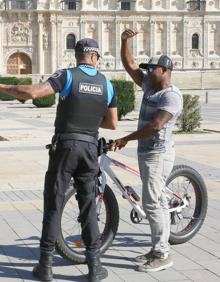 Imagen secundaria 2 - Imagen de la campaña de información a los ciclistas.