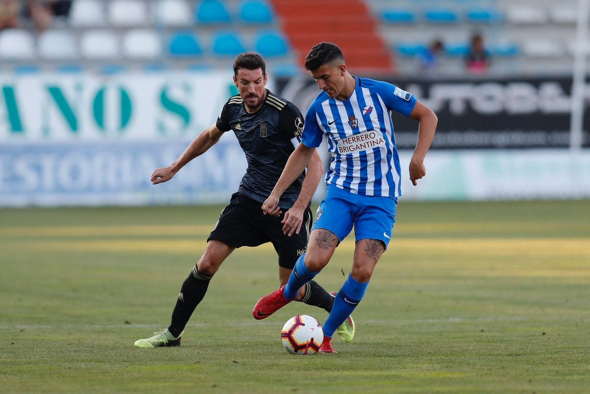 La Ponferradina firma tablas con buenas sensaciones ante el Oviedo