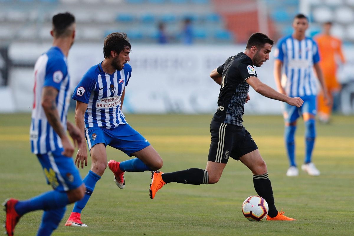 La Ponferradina firma tablas con buenas sensaciones ante el Oviedo