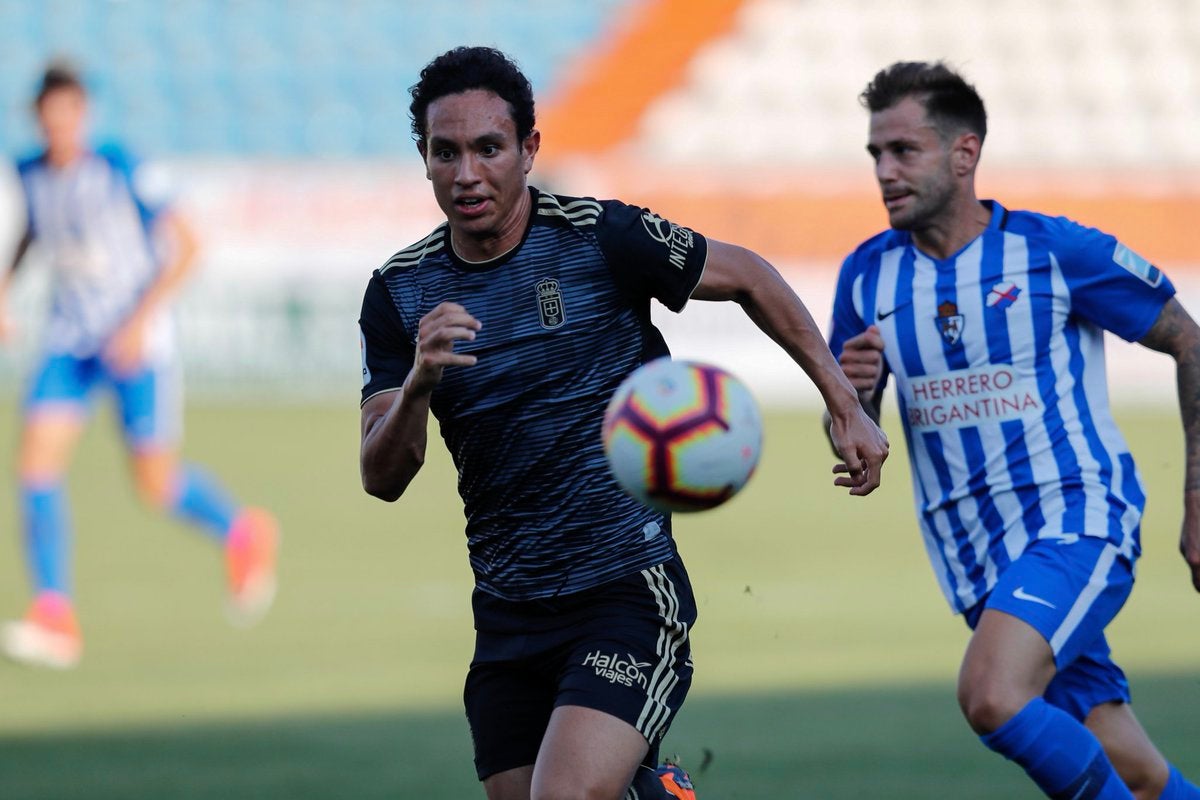 La Ponferradina firma tablas con buenas sensaciones ante el Oviedo