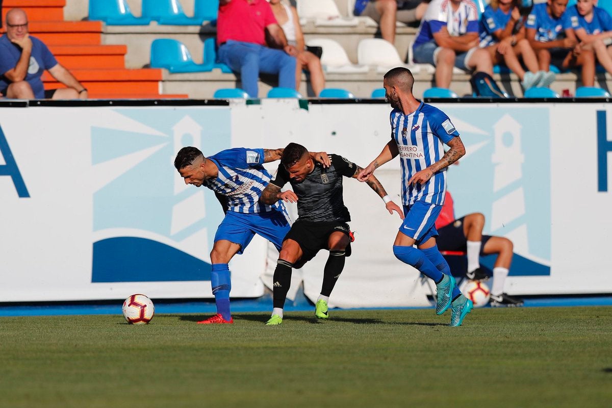 La Ponferradina firma tablas con buenas sensaciones ante el Oviedo