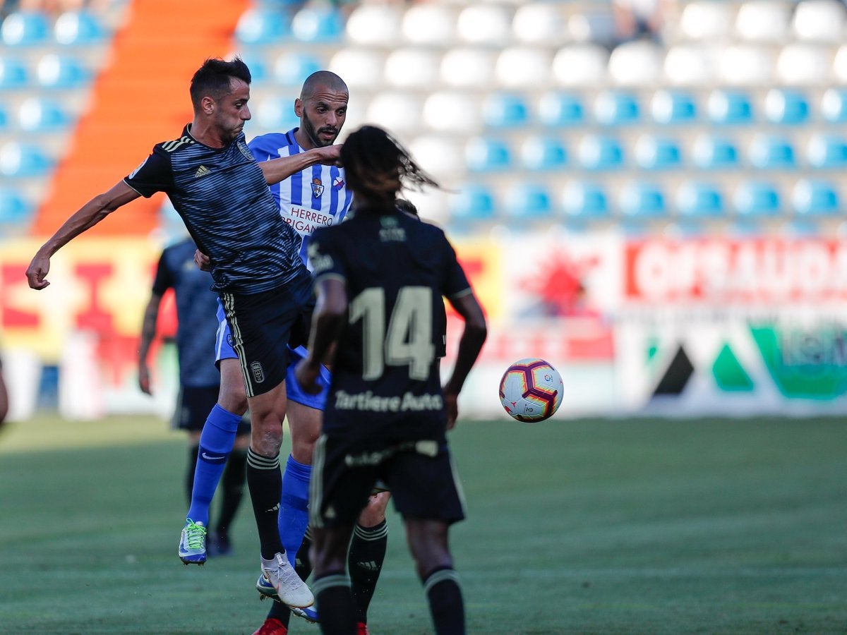 La Ponferradina firma tablas con buenas sensaciones ante el Oviedo