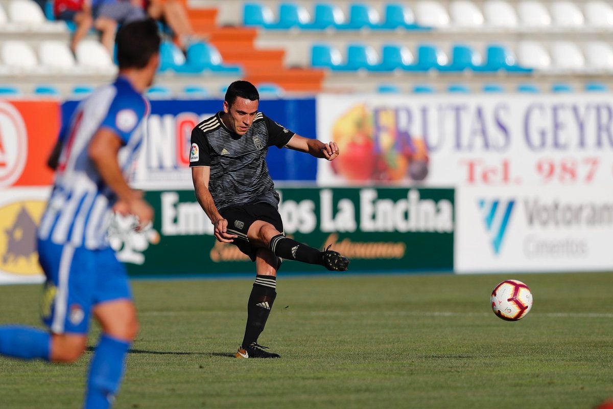 La Ponferradina firma tablas con buenas sensaciones ante el Oviedo