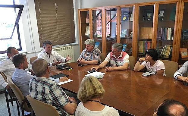 Imagen de la reunión de los vecinos de Peñalba
