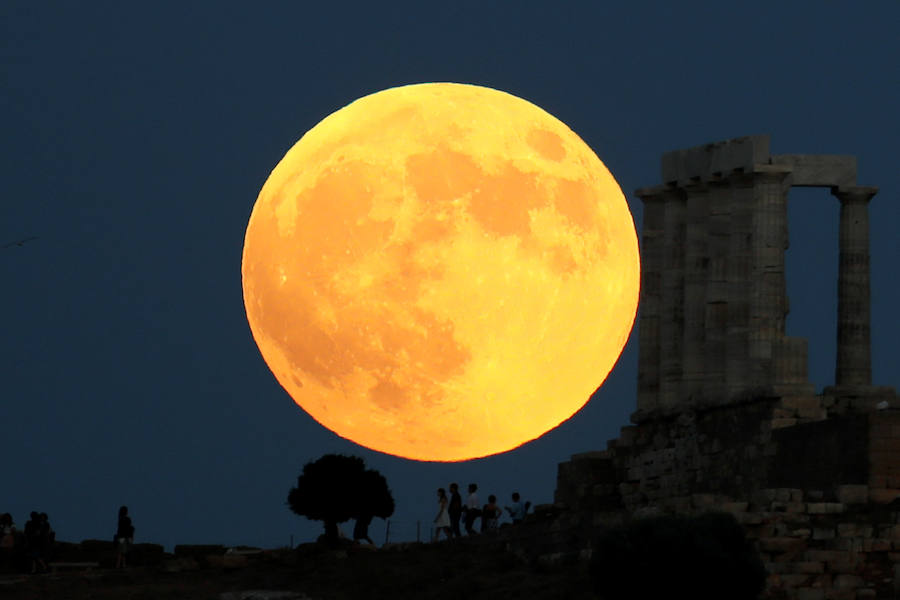 Vista de la Luna desde el sur de la Grecia continental. 