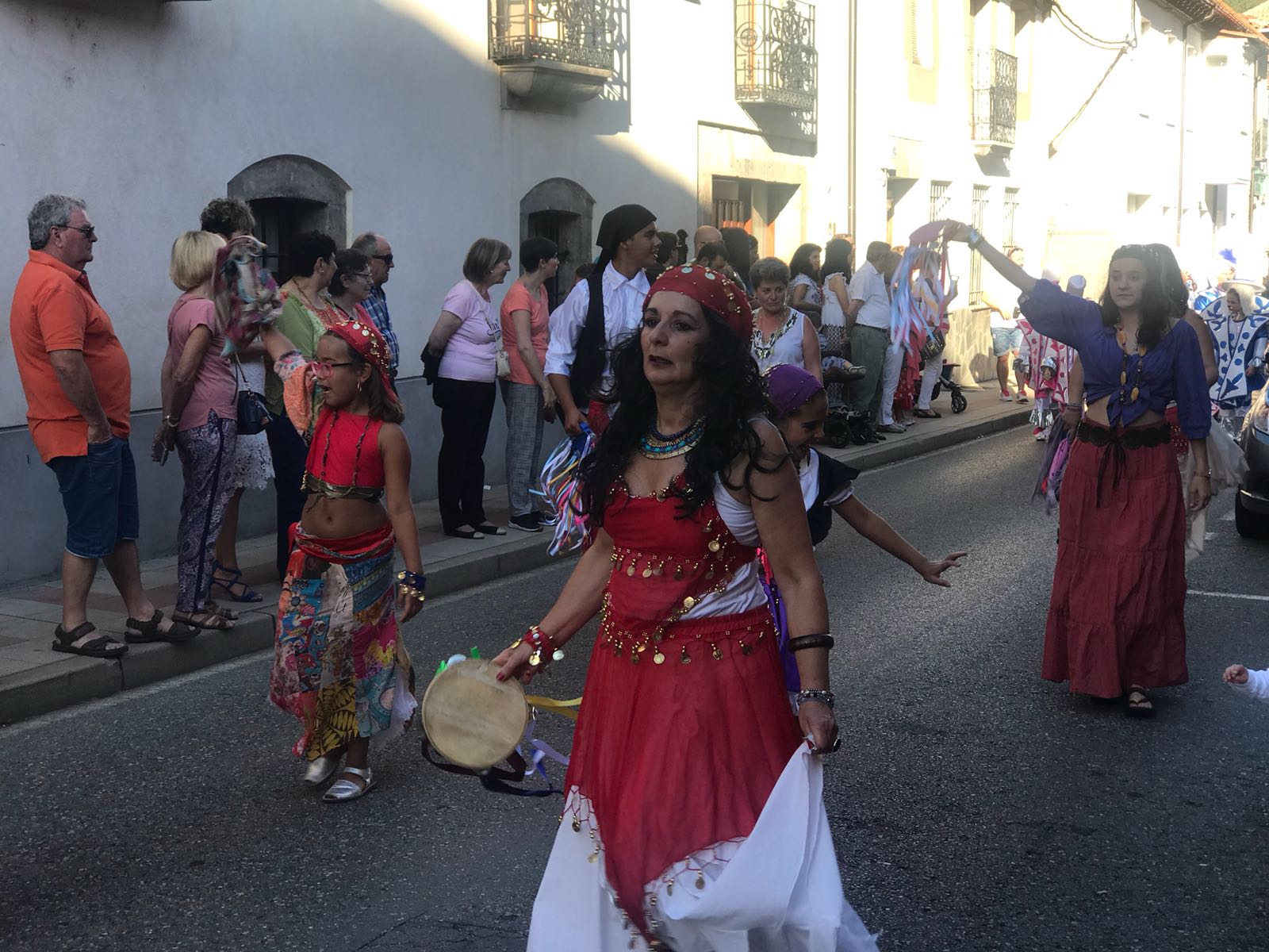 Fotos: El Carnaval también es para el verano en Pola de Gordón