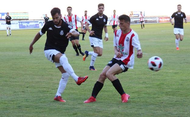 Saúl, en un lance del partido.