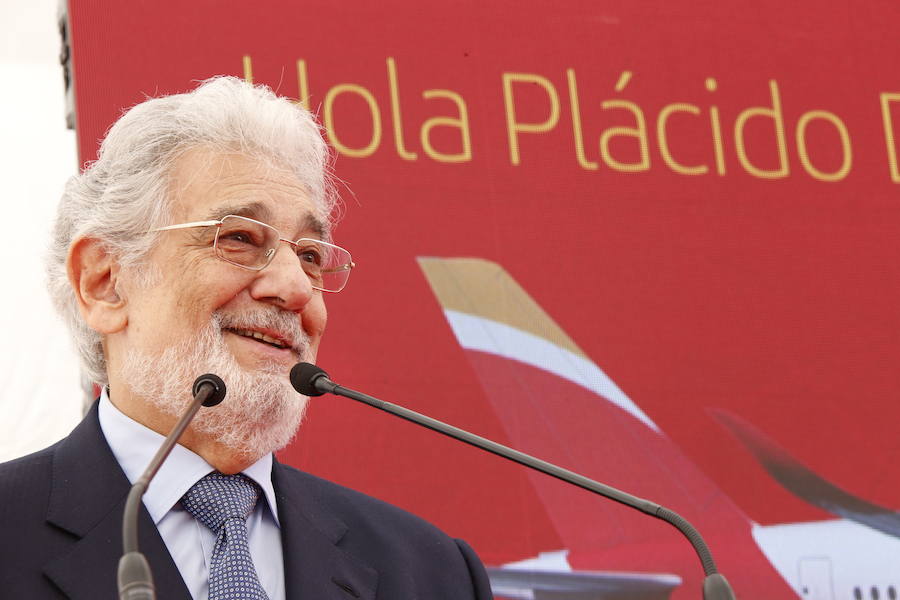 Iberia ha bautizado con el nombre 'Plácido Domingo' a su primer A350, un acto que ha contado con la presencia del tenor español que ha manifestado «una gran emoción» por este reconocimiento, que ha calificado de «privilegio».