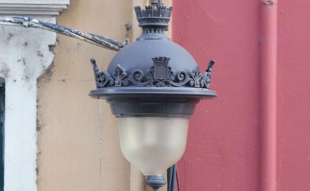 Imagen de una luminaria en León capital.