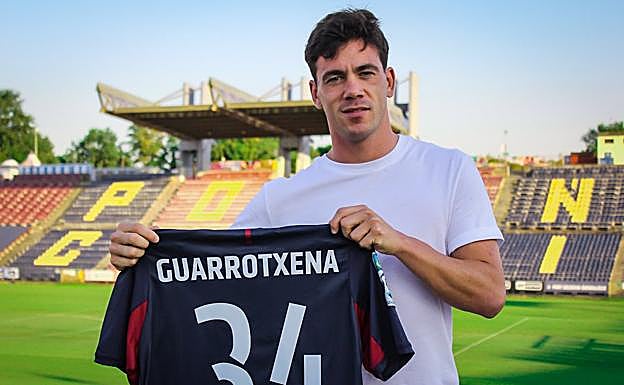 Guarrotxena con su nueva camiseta.