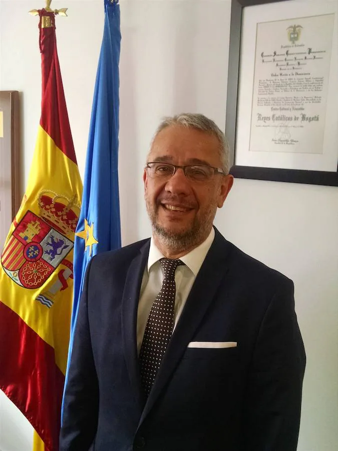 Imagen del nuevo rector del CCEE Reyes Católicos de Bogotá, Julio Manuel Pérez Fraile.