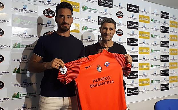 Gazzaniga defiende su estilo «europeo» en la Ponferradina