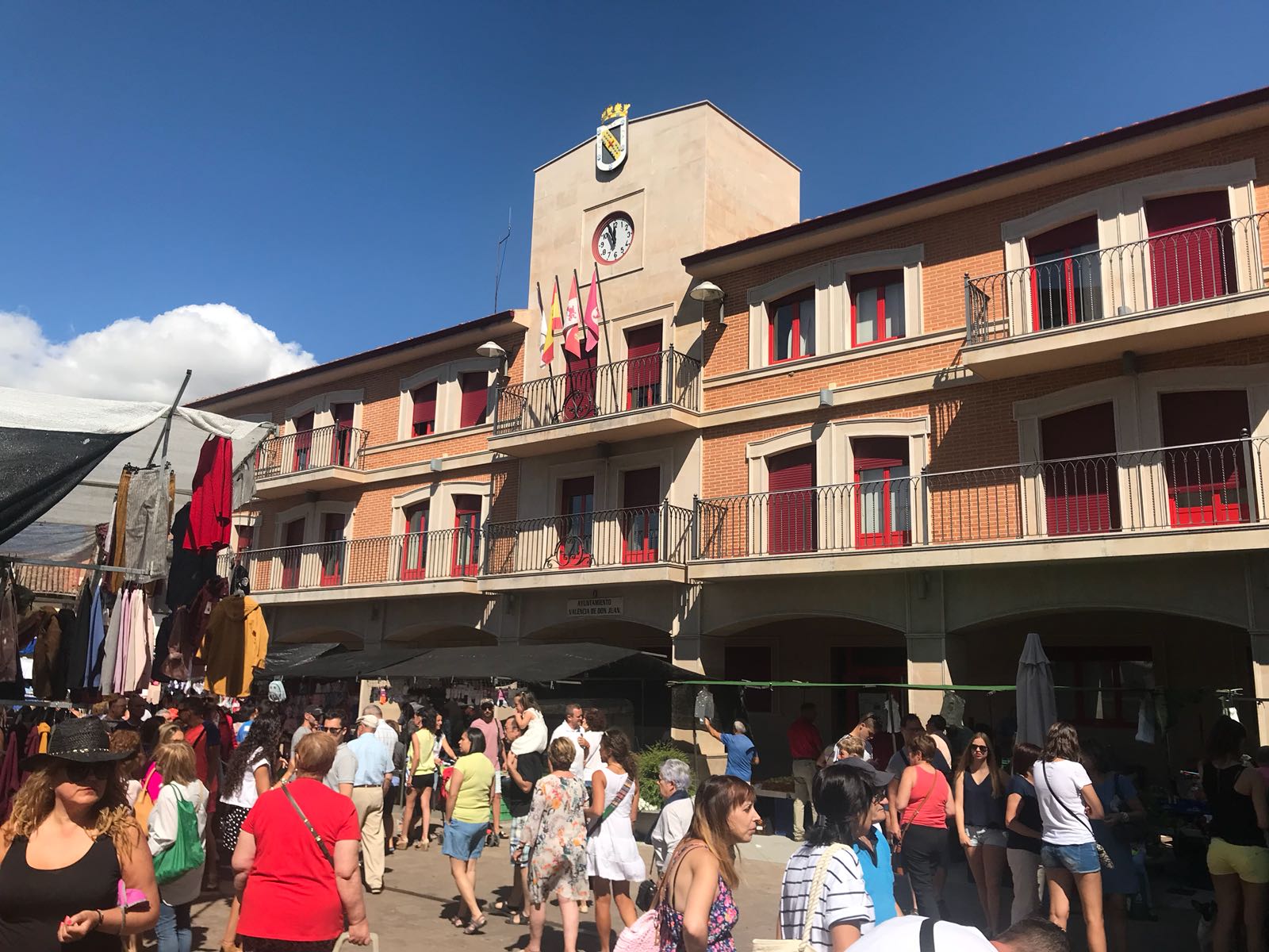 Fotos: Jueves de mercado en Valencia de Don Juan