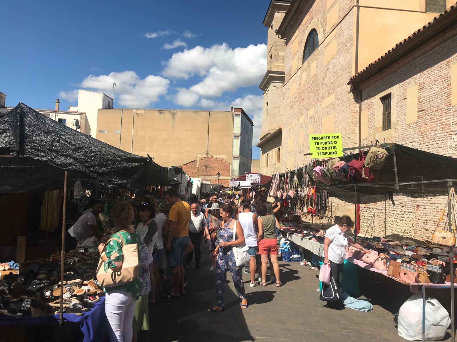 Fotos: Jueves de mercado en Valencia de Don Juan