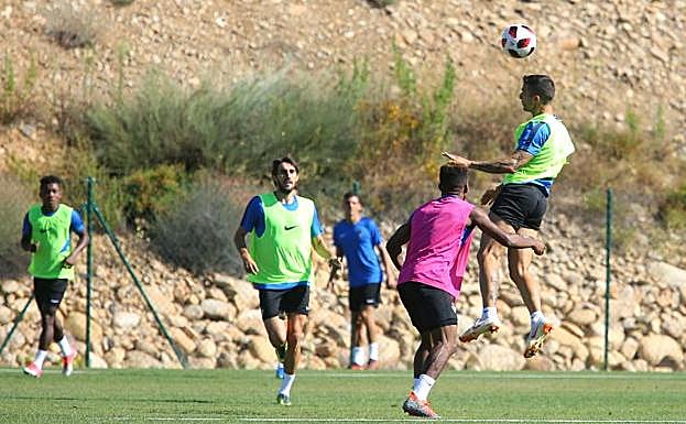 Imagen de un entrenamiento de la Deportiva.