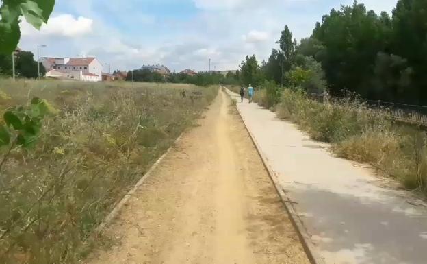 Imagen de los márgenes paseables junto al río Torío.