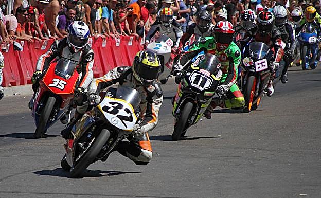 Un instante del GP de Velocidad de La Bañeza del pasado año.