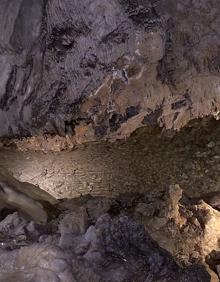 Imagen secundaria 2 - La cueva muestra aspectos inimaginables en sus rocas.