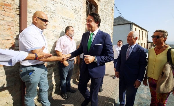 Fotos: Presentación del proyecto de red de fibra óptica en Priaranza del Bierzo