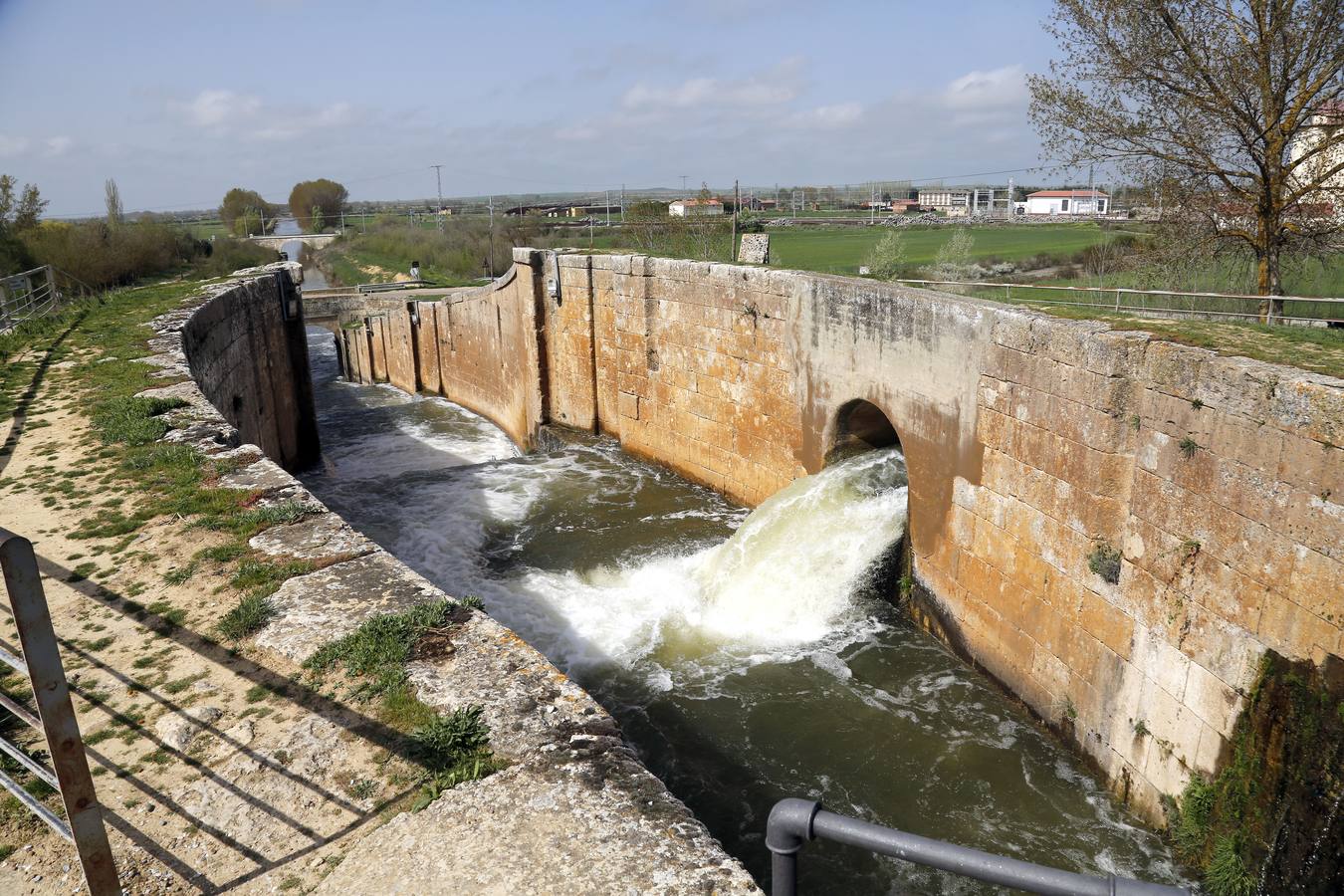 Esclusa del Canal de Castilla en Frómista.