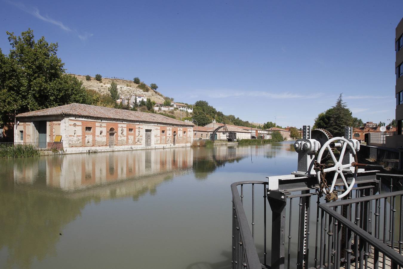 Dársena del Canal de Castilla en Valladolid.