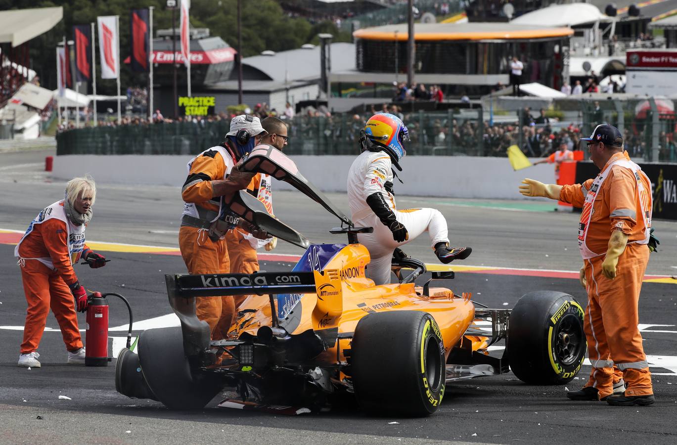 Fotos: Las imágenes del brutal accidente de Fernando Alonso