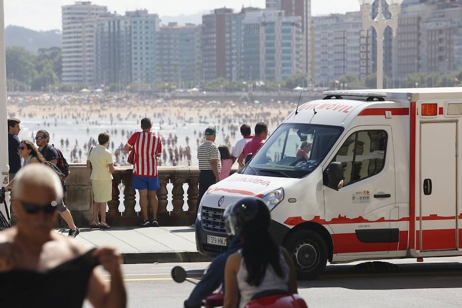 Fotos: Accidente en la playa de San Lorenzo