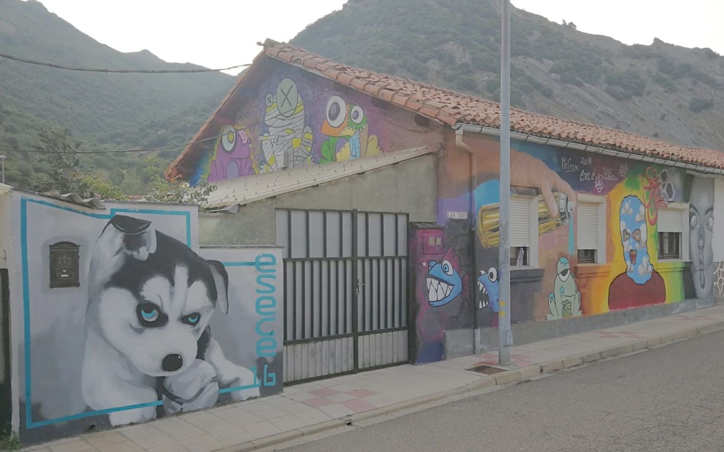 Fotos: Una fachada hecha mural en Ciñera