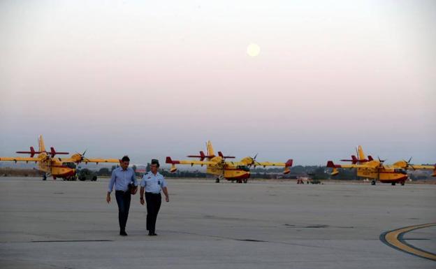 Pedro Sánchez, a su llegada a la base aérea de Torrejón de Ardoz. 