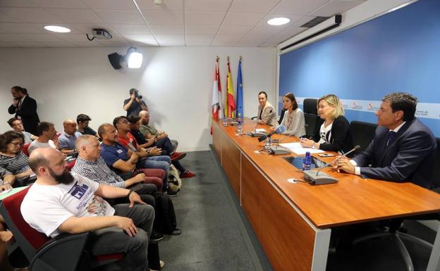 Rueda de prensa posterior a la reunión entre Junta, Gobierno y comité de emrpesa. 