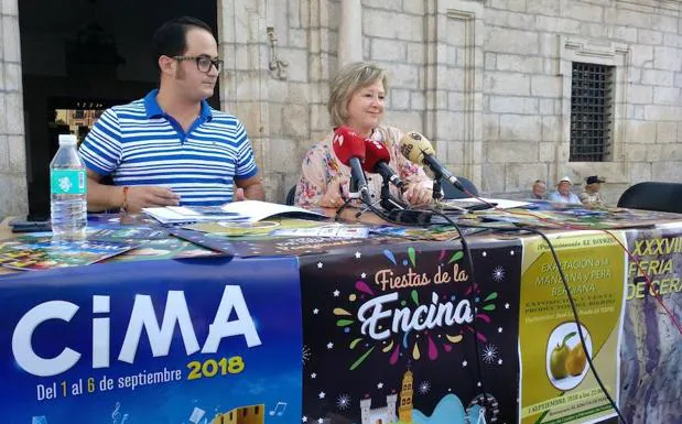 Los concejales de Fiestas y Juventud presentaron el programa de las fiestas de la Encina.