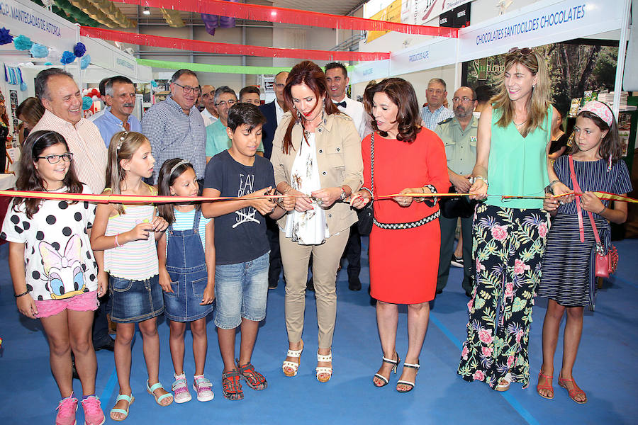 Fotos: Silvia Clemente inaugura la XIII Feria del Dulce de Benavides de Órbigo