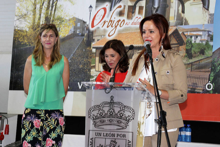 Fotos: Silvia Clemente inaugura la XIII Feria del Dulce de Benavides de Órbigo