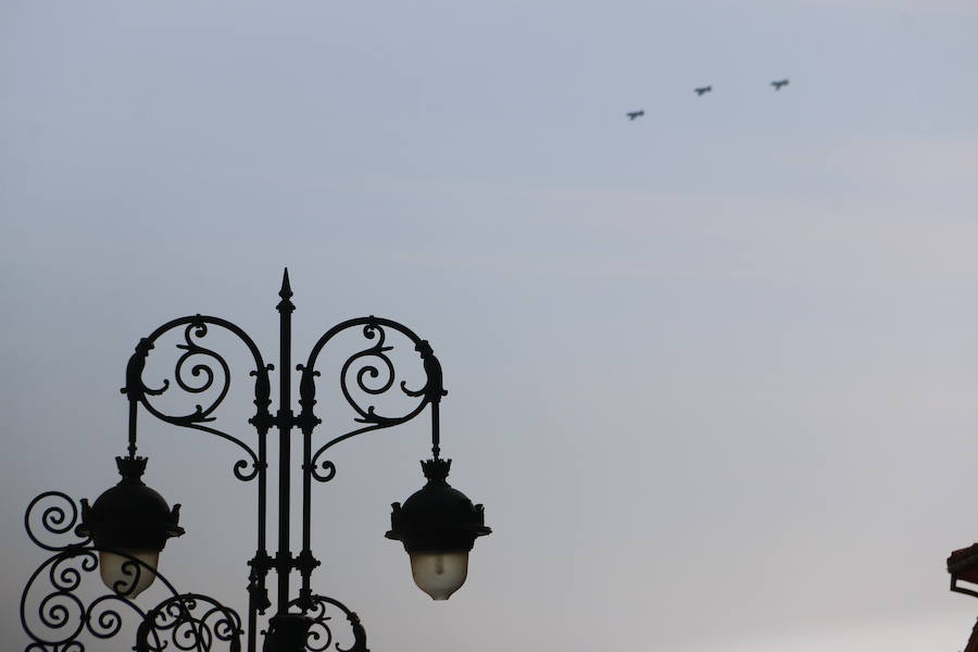 Fotos: Los cazas surcan el cielo de León