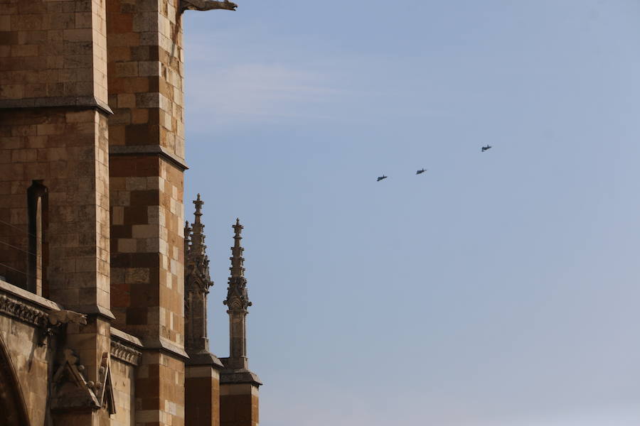 Fotos: Los cazas surcan el cielo de León