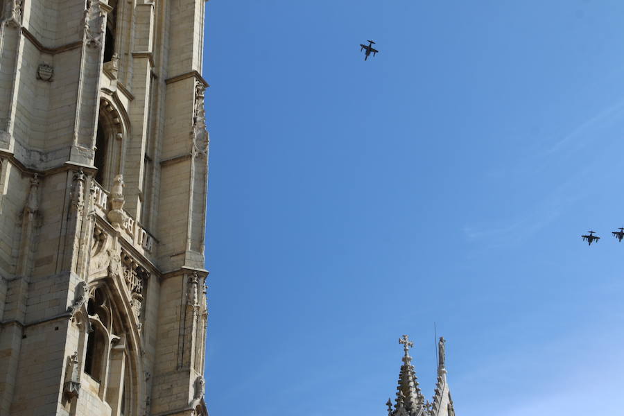 Fotos: Los cazas surcan el cielo de León