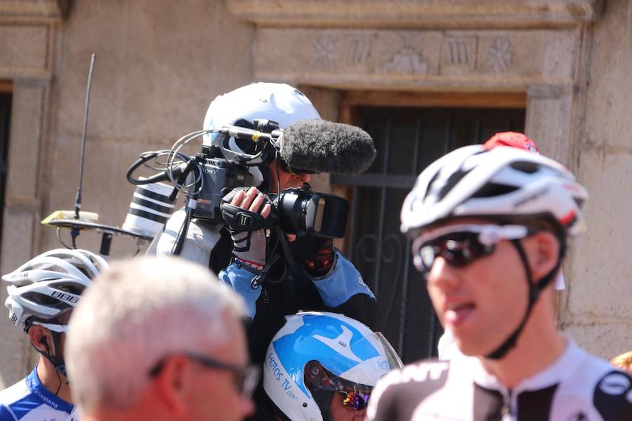 Fotos: Salida de La Vuelta desde Cistierna