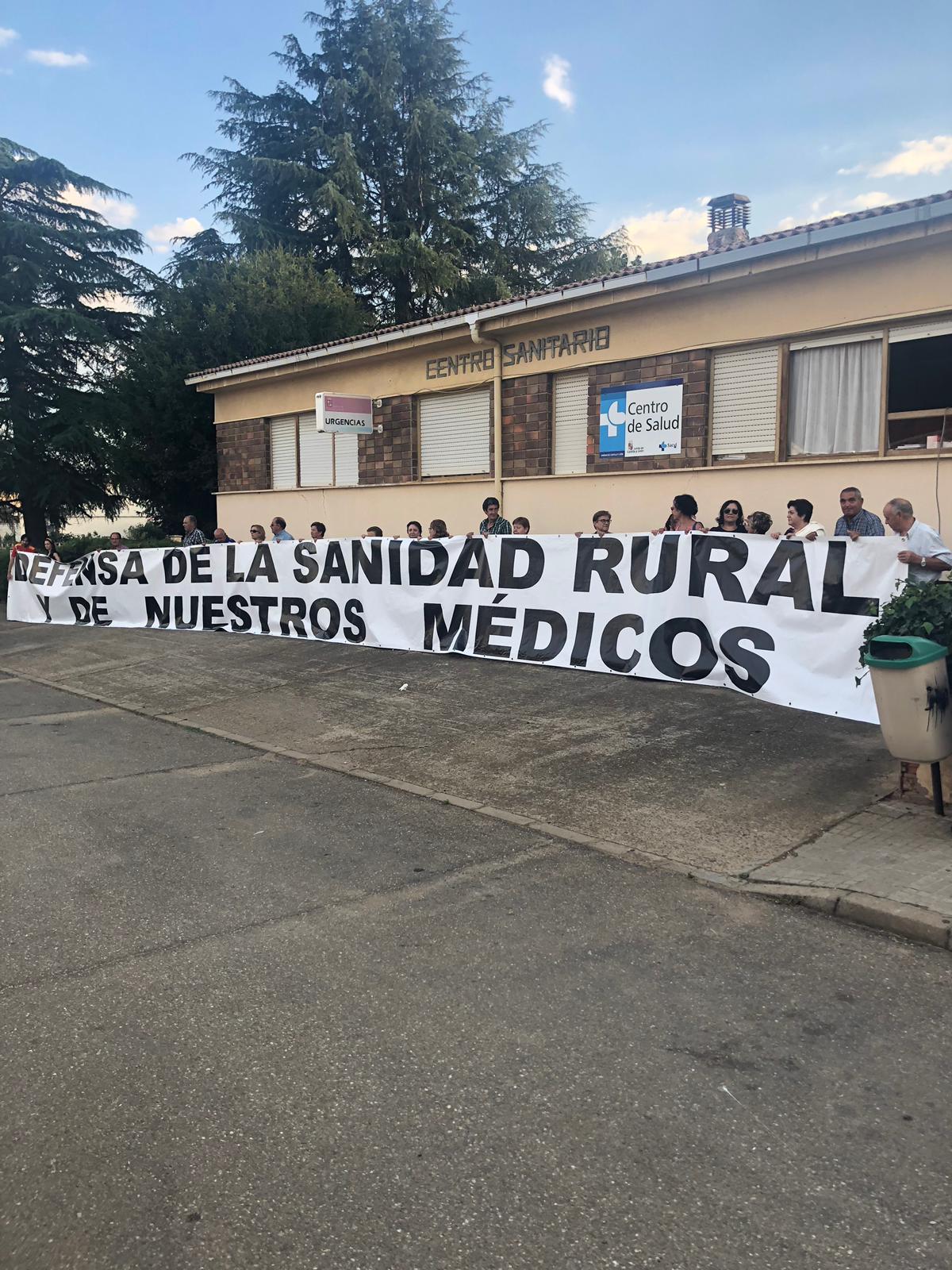 Fotos: 1.500 personas claman en Valderas contra la precariedad en la sanidad rural