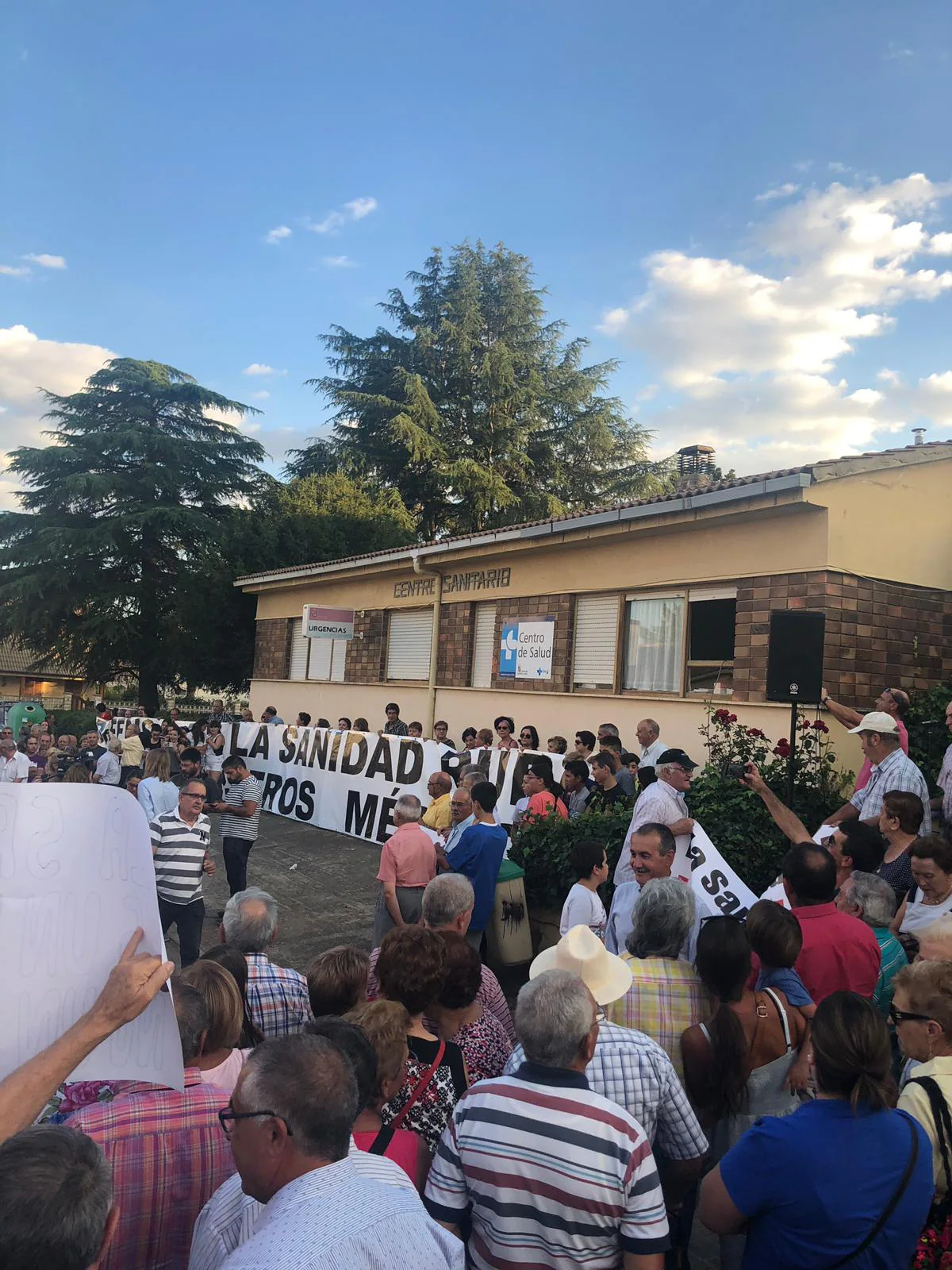 Fotos: 1.500 personas claman en Valderas contra la precariedad en la sanidad rural