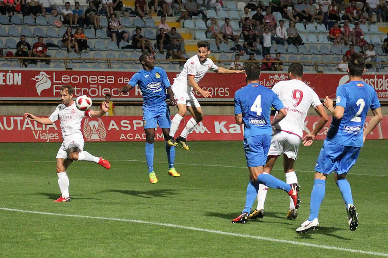 Fotos: Segunda ronda de la Copa del Rey entre la Cultural y el Fuenlabrada