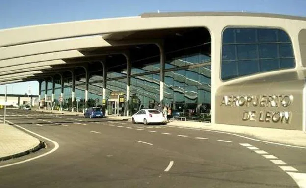 El aeropuerto de León sigue creciendo y su tráfico ha aumentado desde enero un 40%