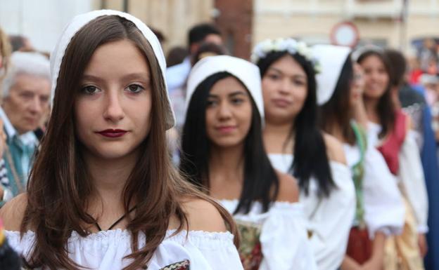 Imagen de archivo de las doncellas en la ceremonia de las Cantaderas.