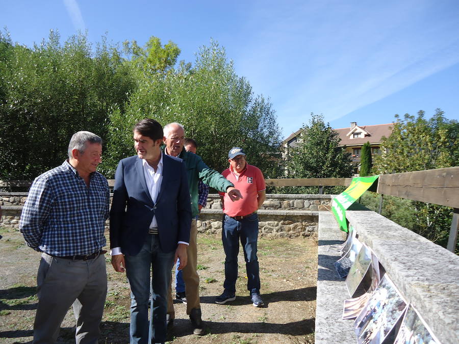 Fotos: Visita de Suárez-Quiñones a Posada de Valdeón