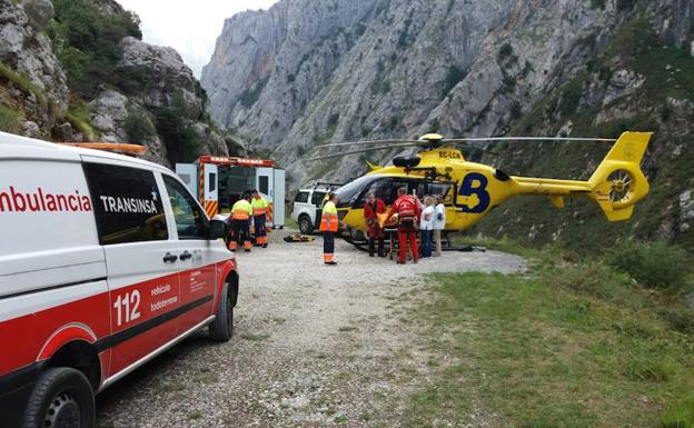 El helicóptero del SEPA, en el rescate. 