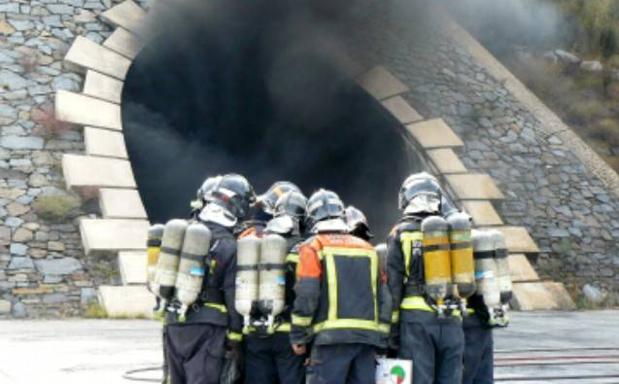 Bomberos y cuerpos de emergencias participarán en la Escuela Laboral del Bierzo en un curso de incendios en túneles.
