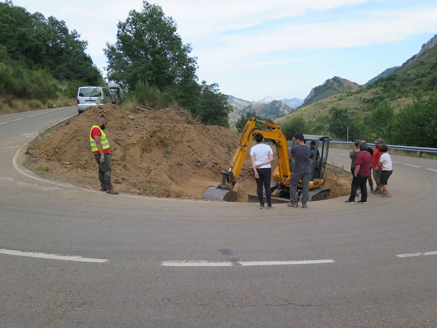 Fotos: Hallazgo de los restos de Francisco Alonso, asesinado en la Guerra Civil en Geras