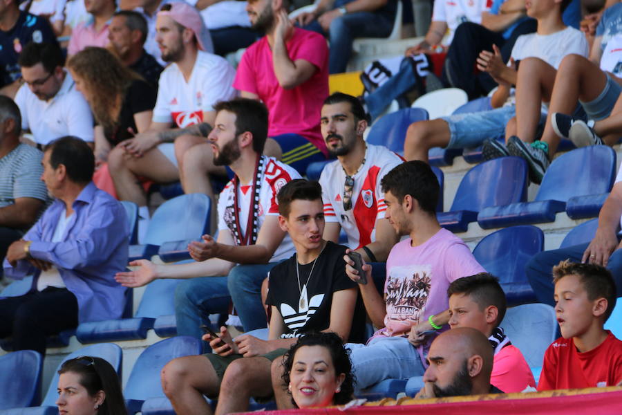 Fotos: Las imágenes de la afición en el Cultural-Real Madrid